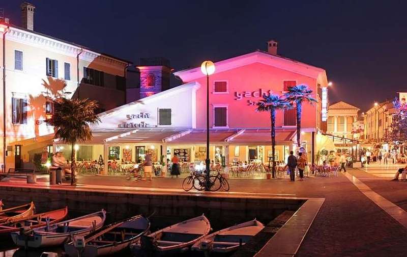 Ristorante Yacht Bar A Bardolino Lago Di Garda